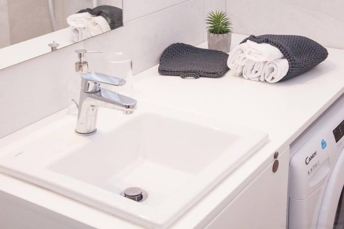 Fully Renovated, Modern Beauty In Central Athens! ภายนอก รูปภาพ