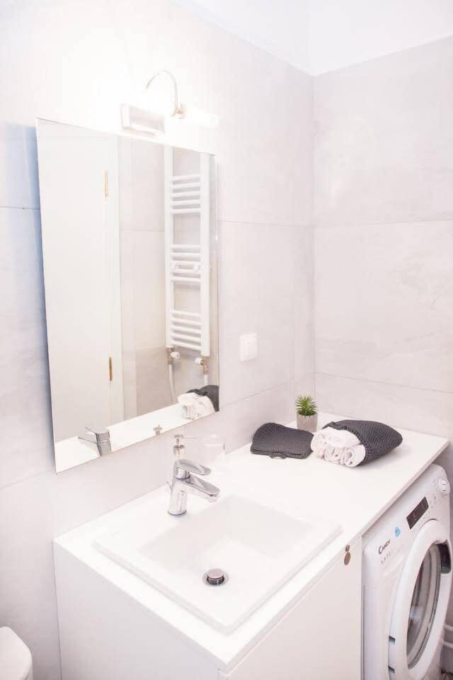 Fully Renovated, Modern Beauty In Central Athens! ภายนอก รูปภาพ